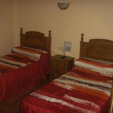 Hostal La Nava Madrid Exterior foto