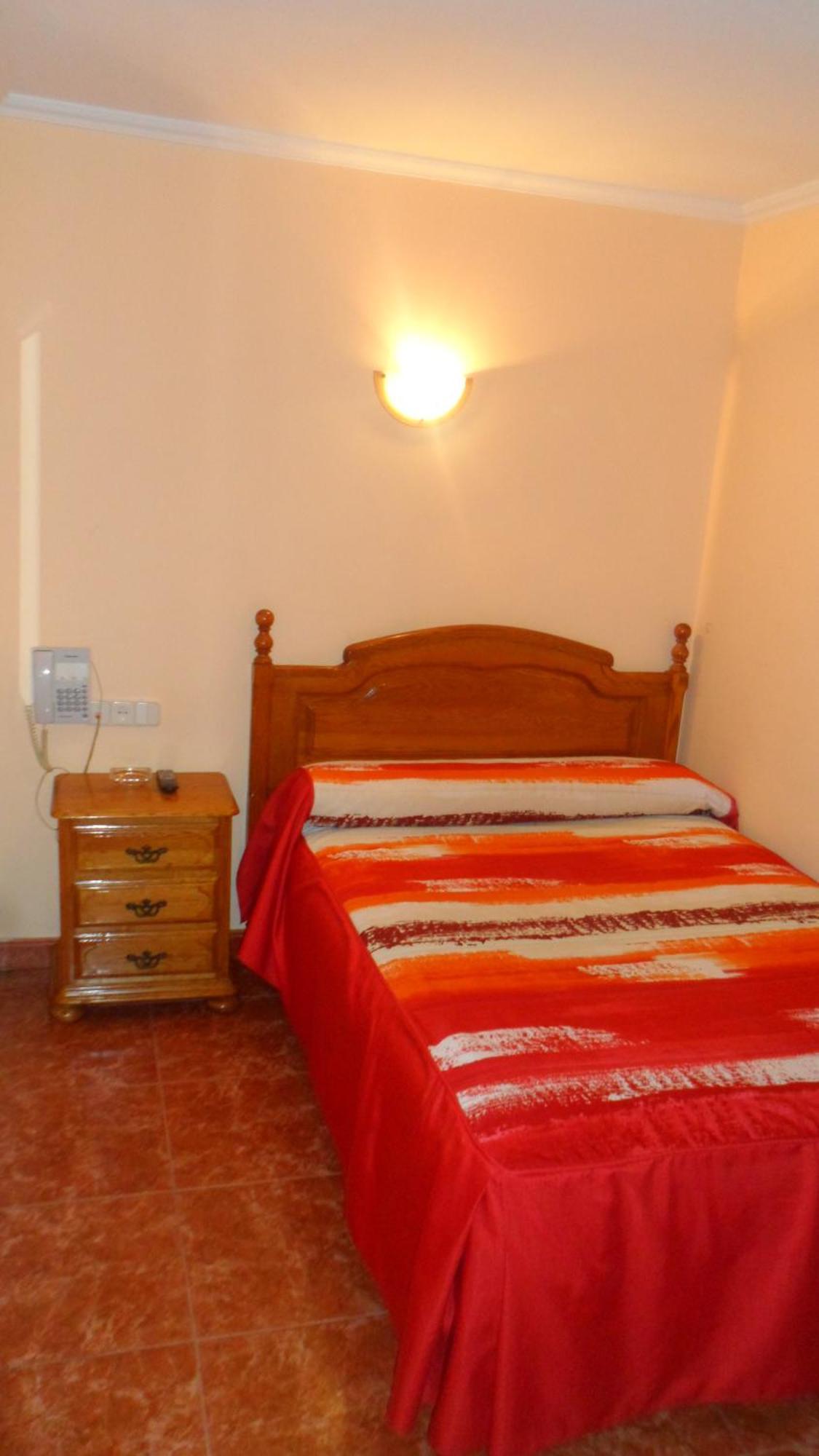 Hostal La Nava Madrid Exterior foto
