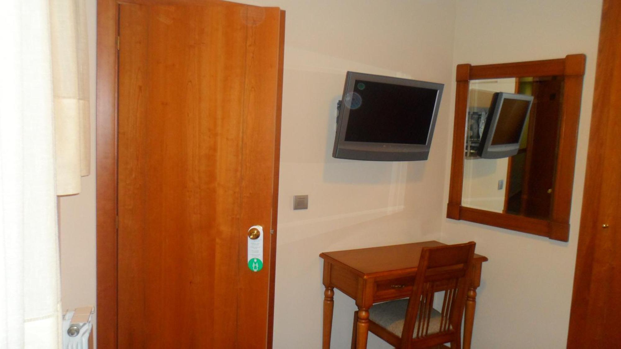Hostal La Nava Madrid Exterior foto