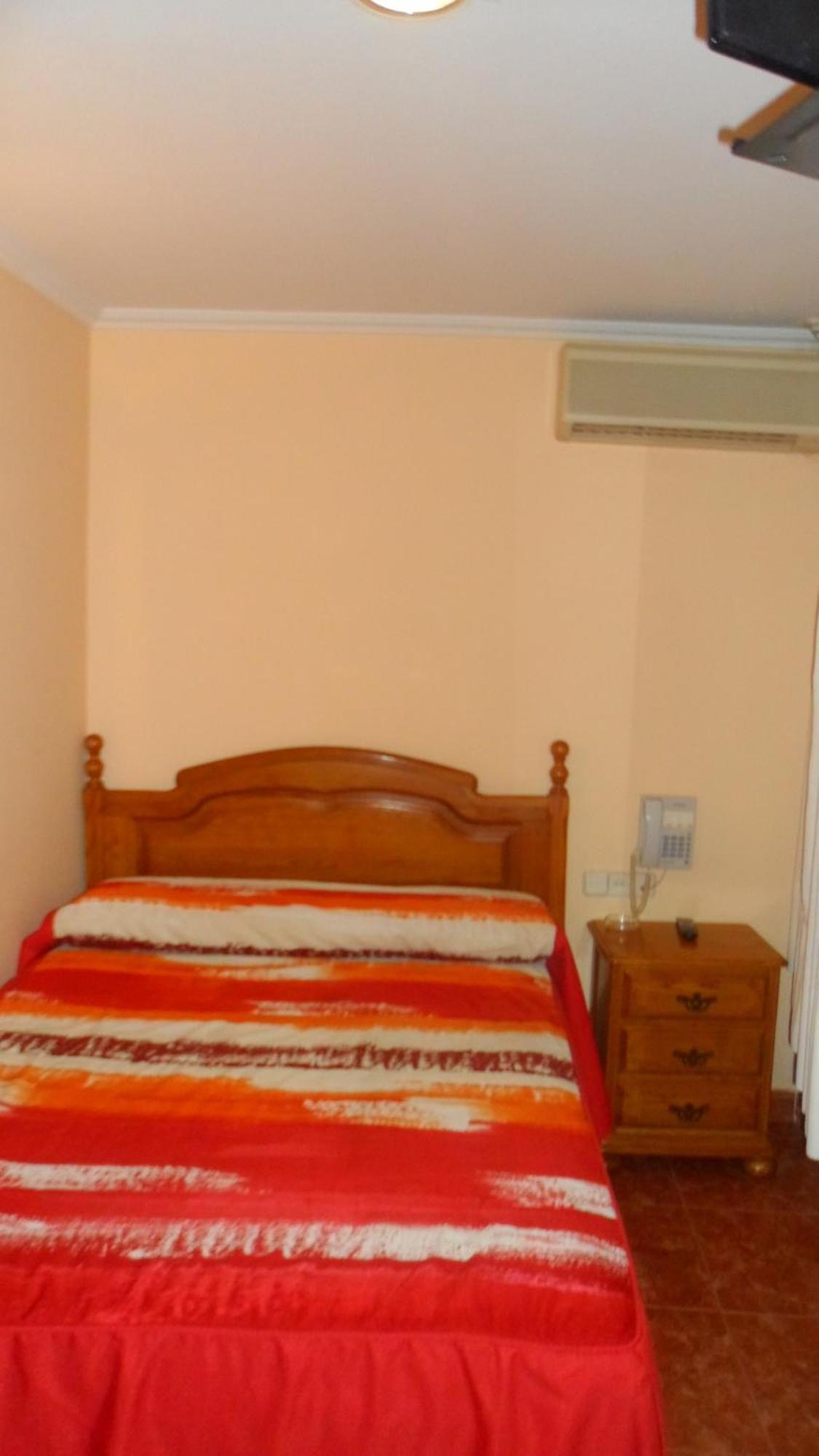 Hostal La Nava Madrid Exterior foto