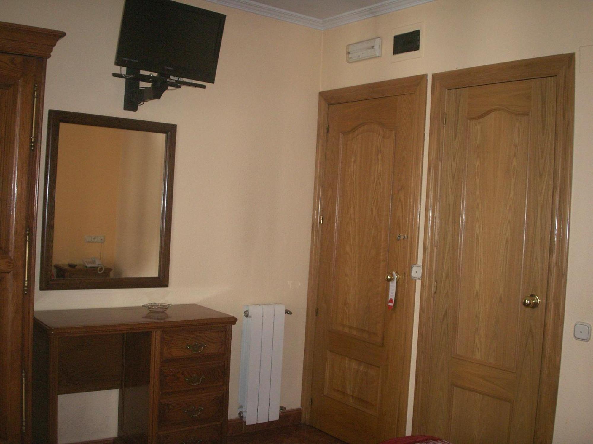 Hostal La Nava Madrid Exterior foto