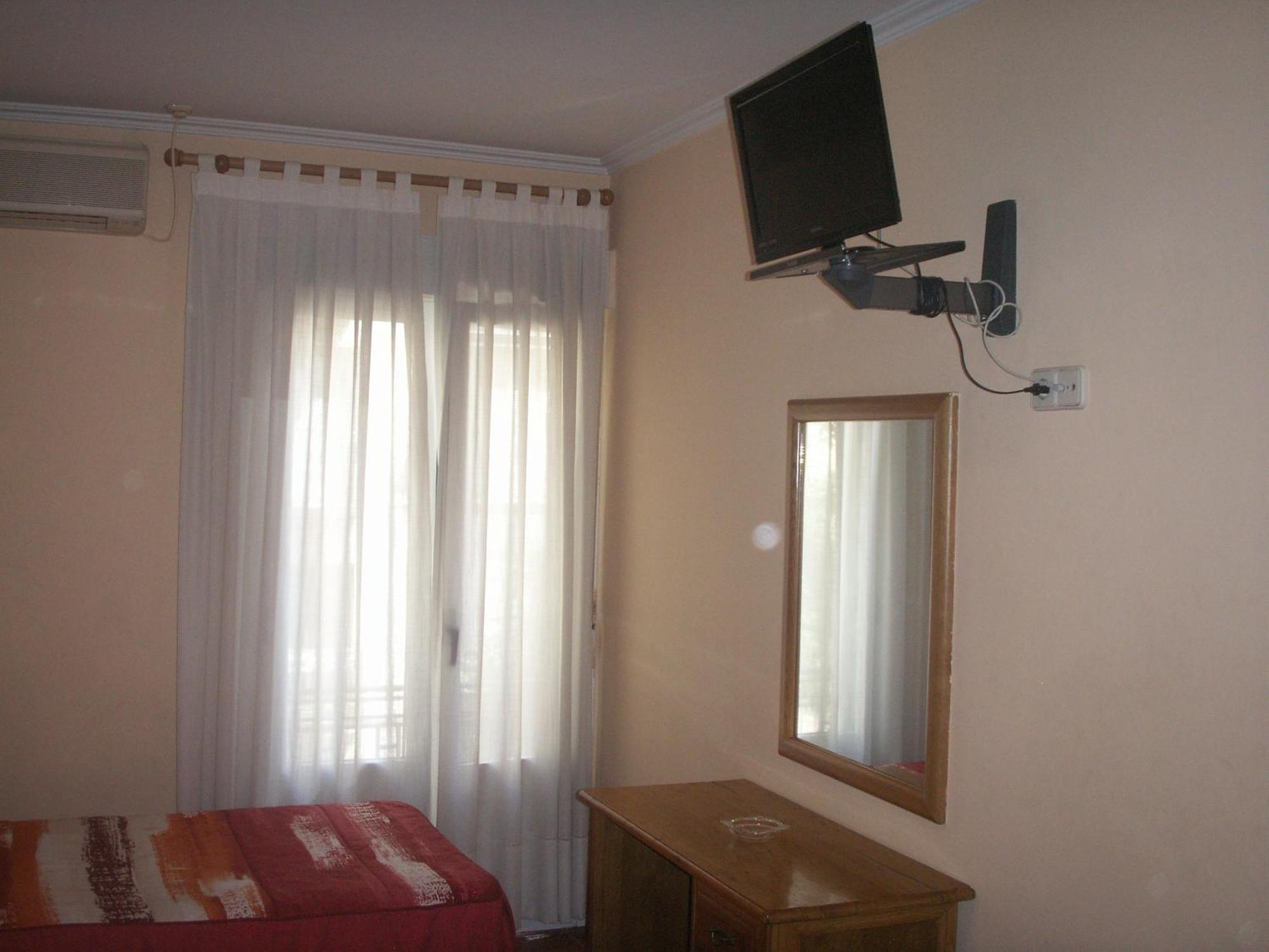 Hostal La Nava Madrid Exterior foto