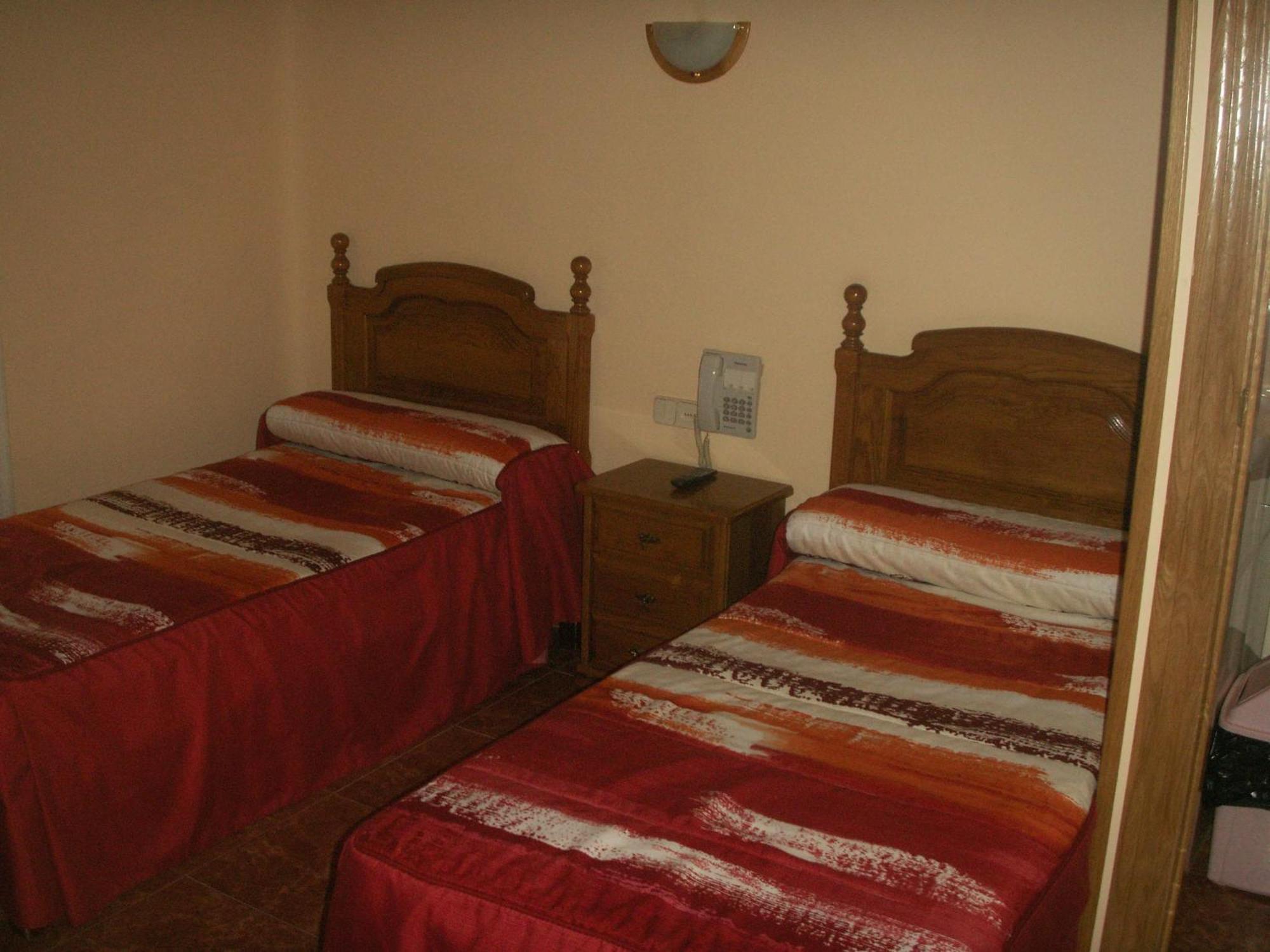 Hostal La Nava Madrid Exterior foto