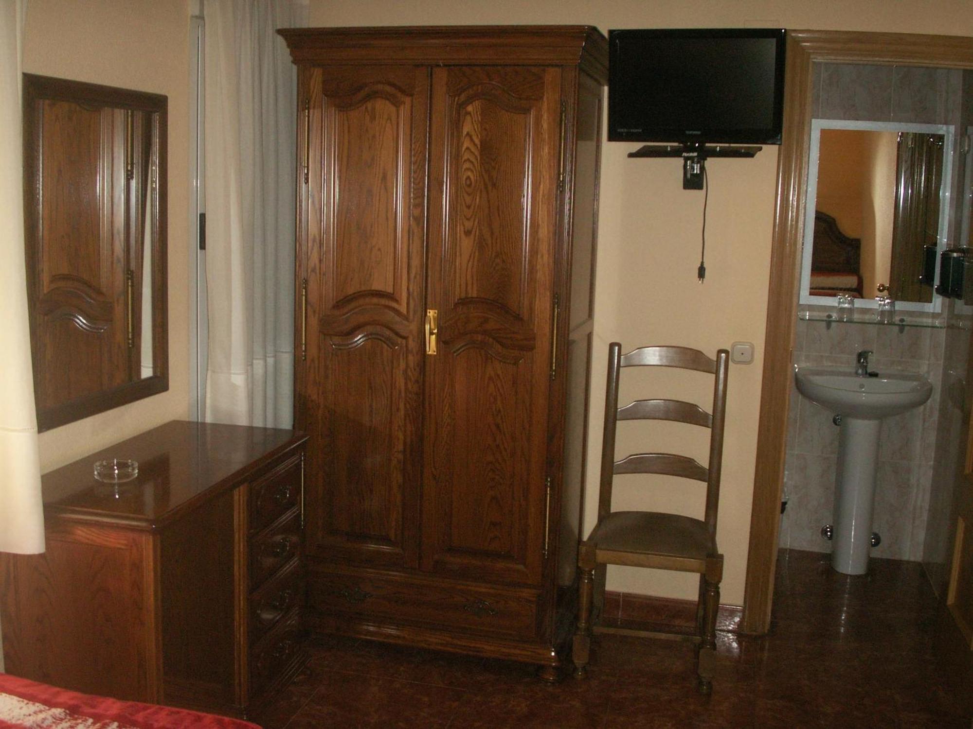 Hostal La Nava Madrid Exterior foto
