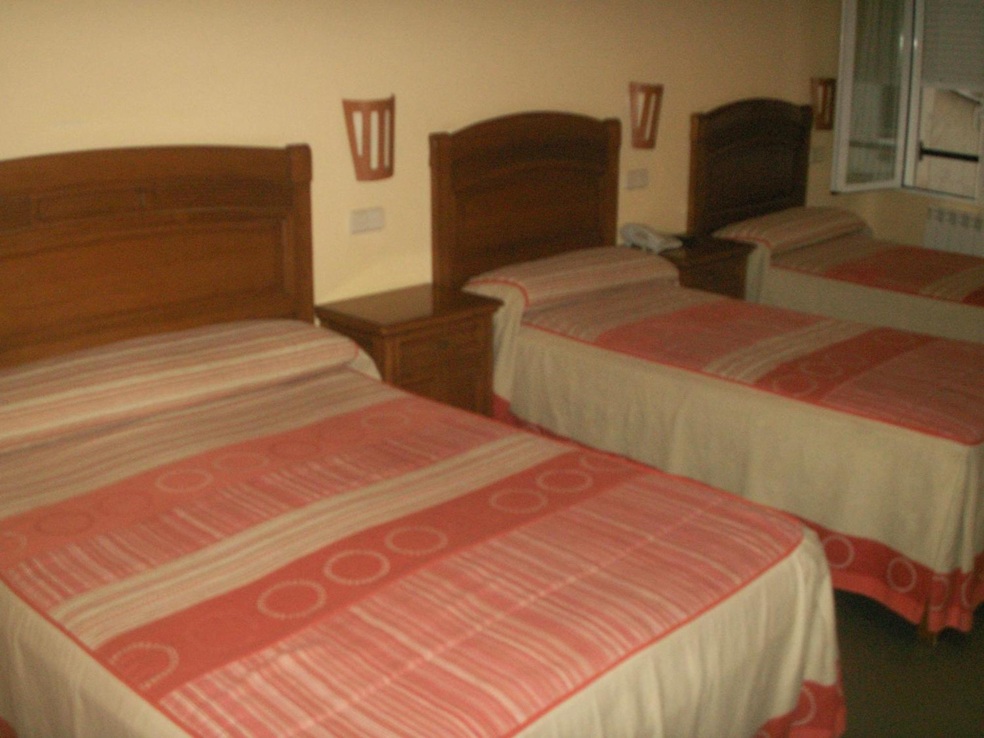Hostal La Nava Madrid Exterior foto