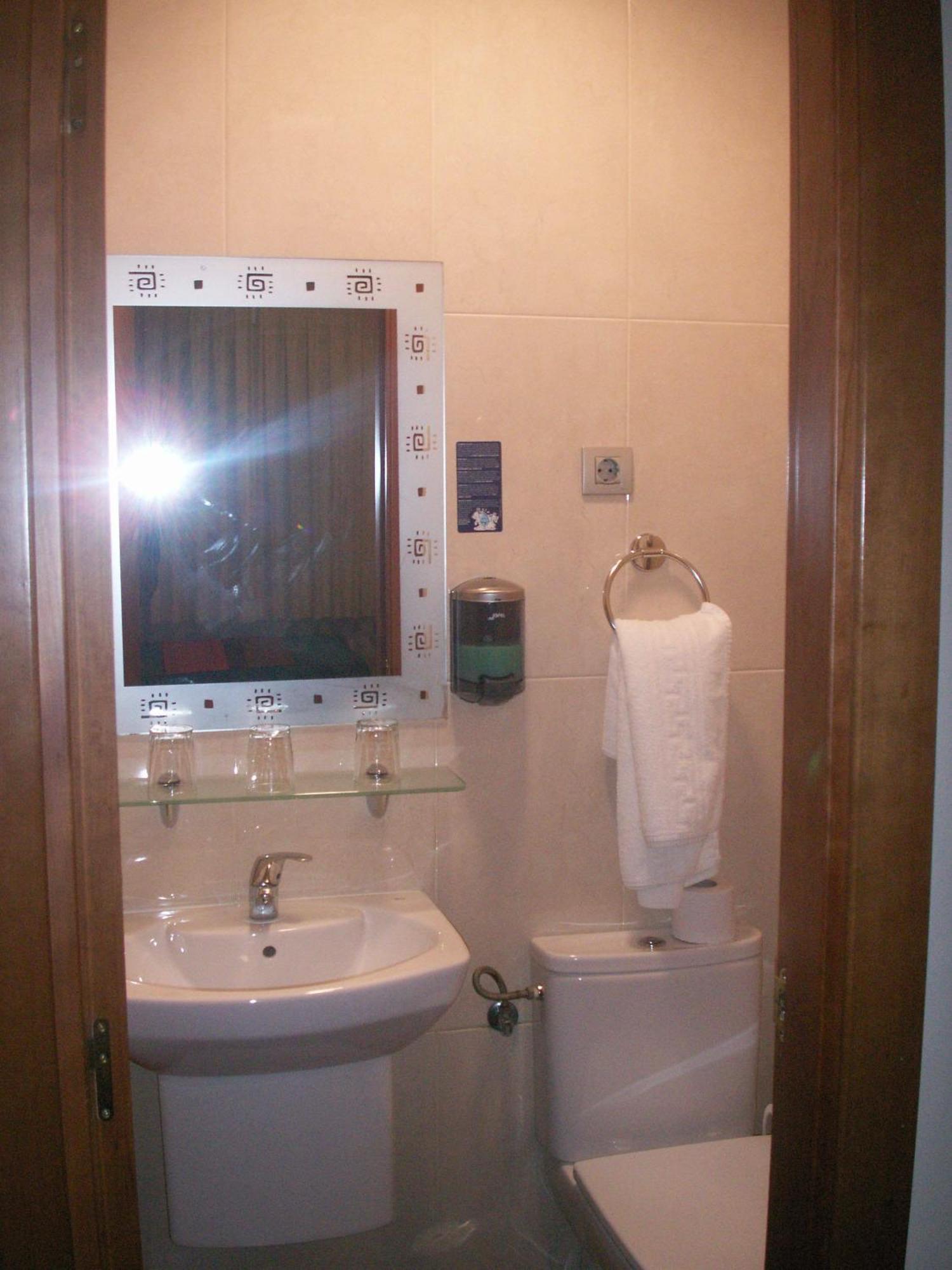 Hostal La Nava Madrid Exterior foto