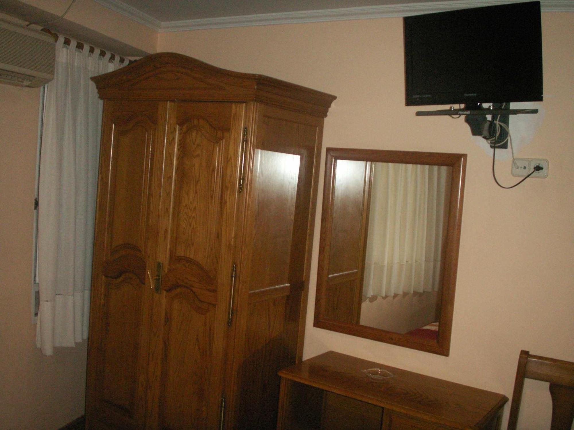 Hostal La Nava Madrid Exterior foto