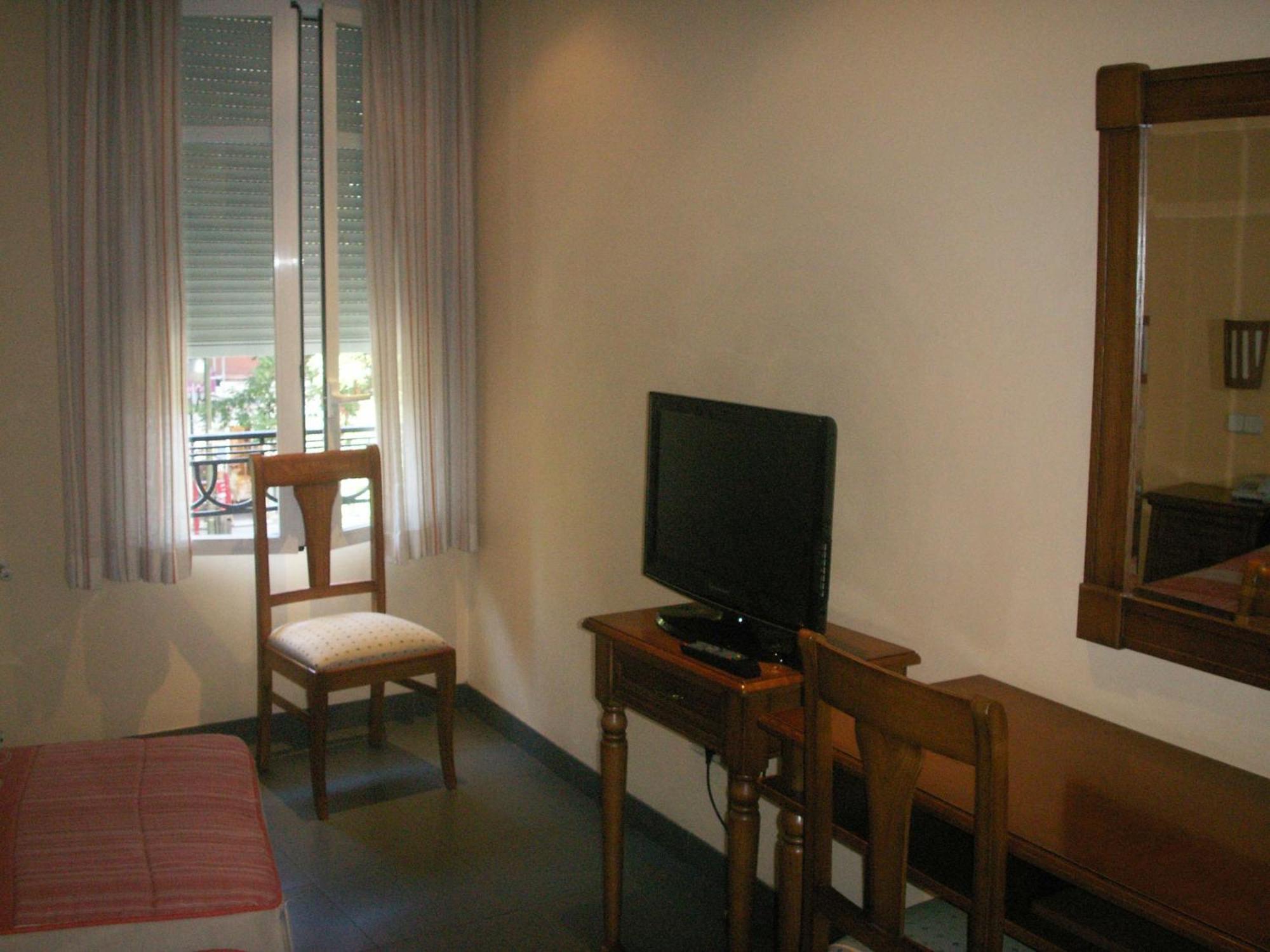 Hostal La Nava Madrid Exterior foto