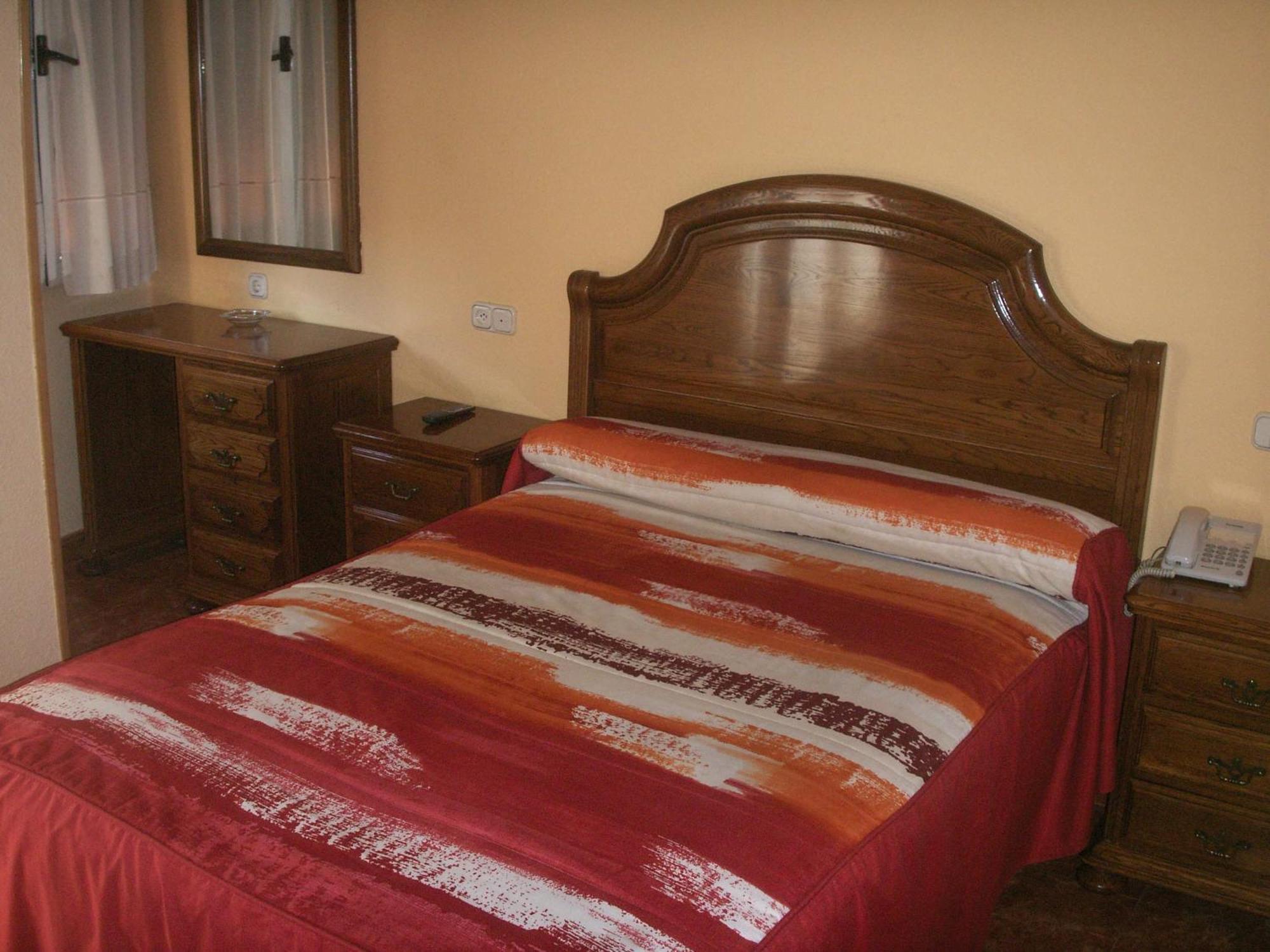 Hostal La Nava Madrid Exterior foto
