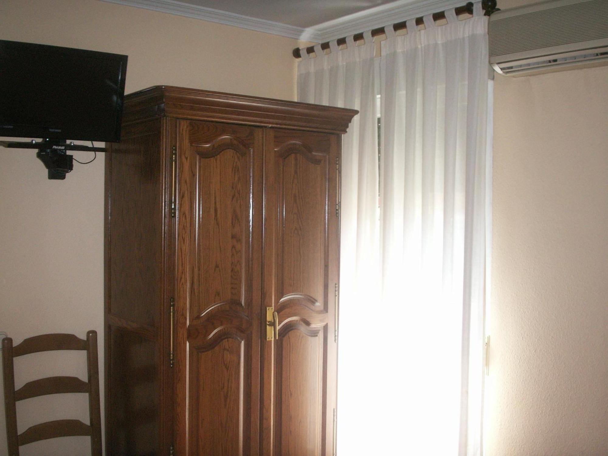 Hostal La Nava Madrid Exterior foto