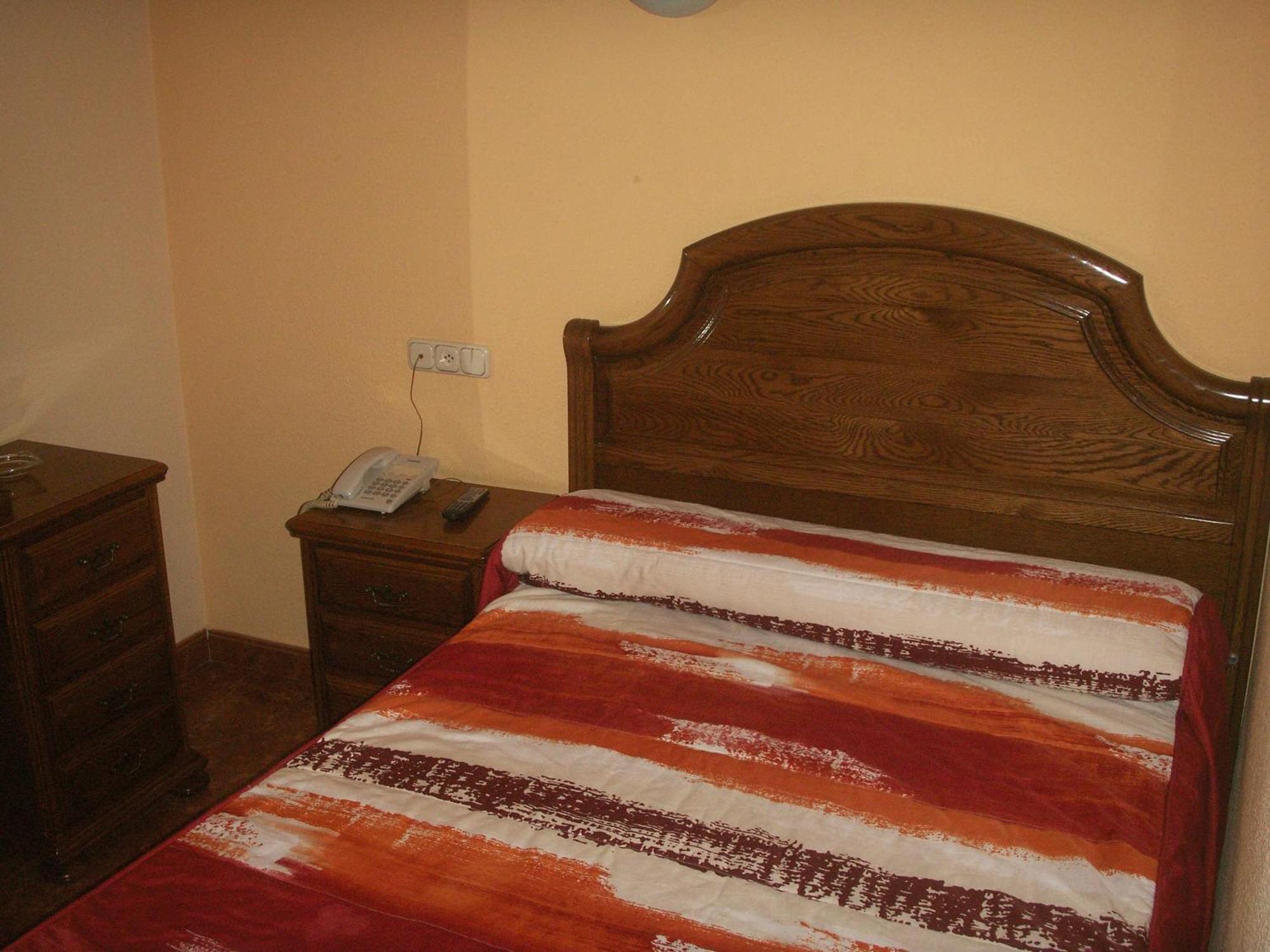 Hostal La Nava Madrid Exterior foto