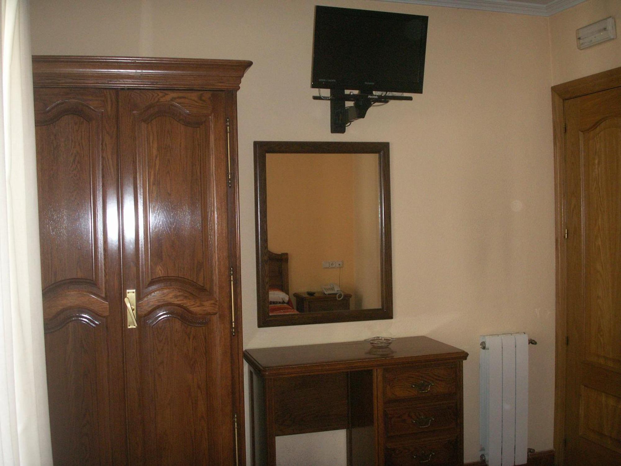 Hostal La Nava Madrid Exterior foto