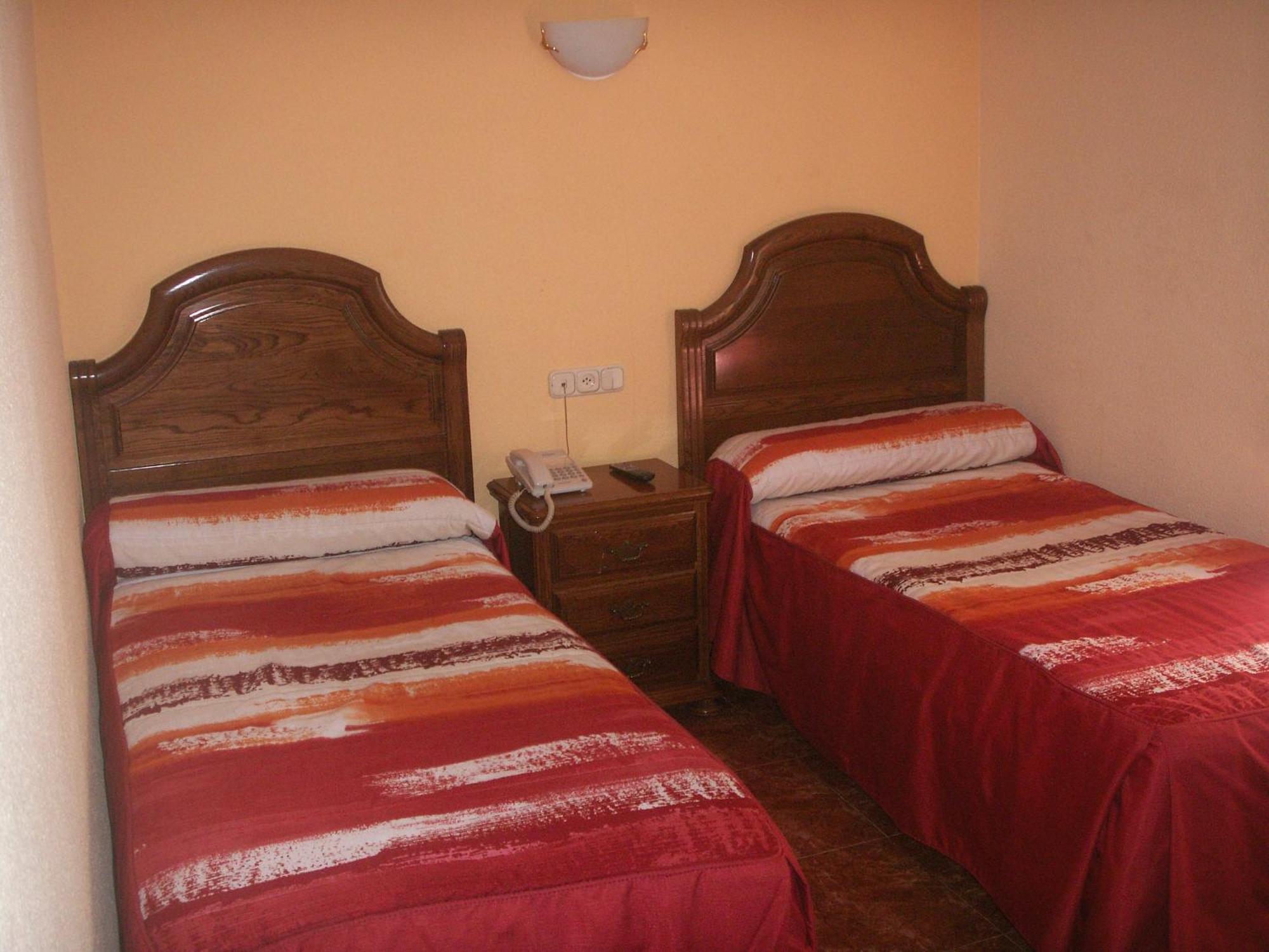 Hostal La Nava Madrid Exterior foto