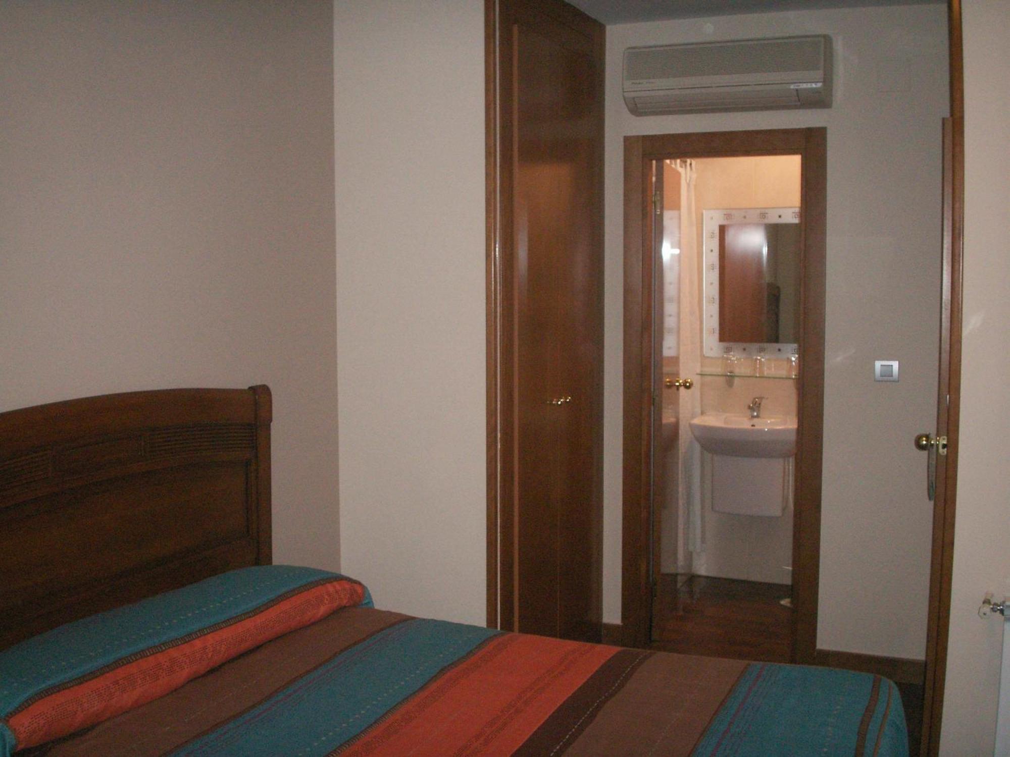 Hostal La Nava Madrid Exterior foto